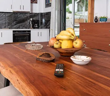 Basil & Sunrise Casa de Férias Lazaráta