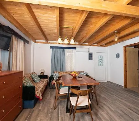 Christos Appartments Lazarata
